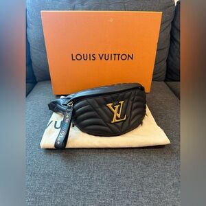 🚨SOLD🚨Louis Vuitton New Wave Bumbag